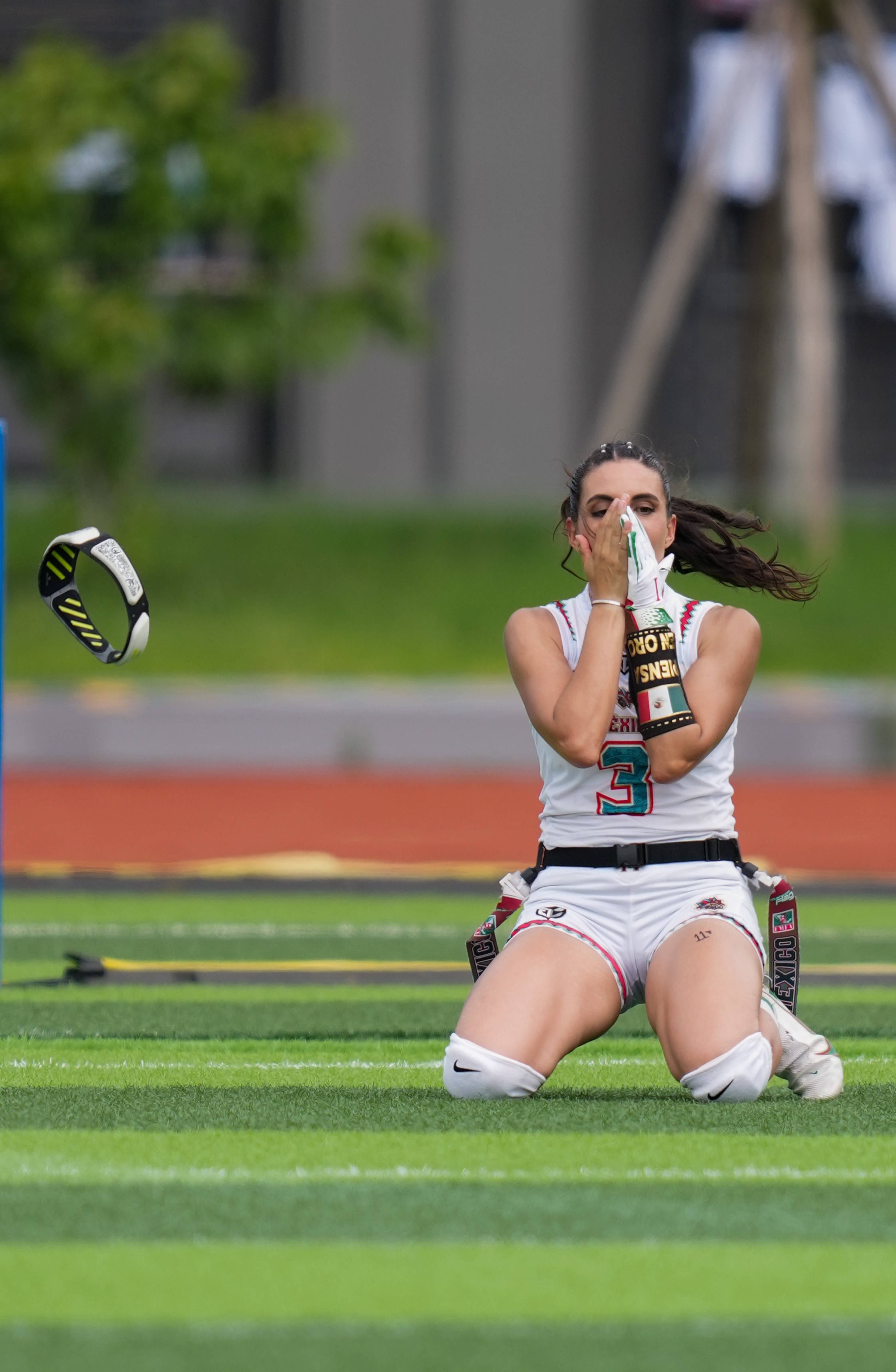 包含墨西哥球员荣获赛场最佳球员奖的词条