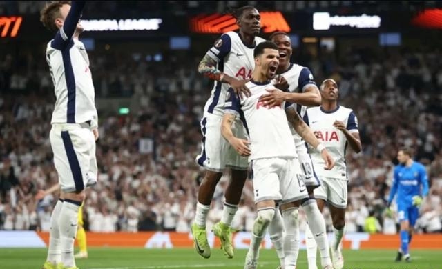 关于曼联两球落后扳平,与热刺战成平局的信息 关于曼联两球落后扳平,与热刺战成平局的信息