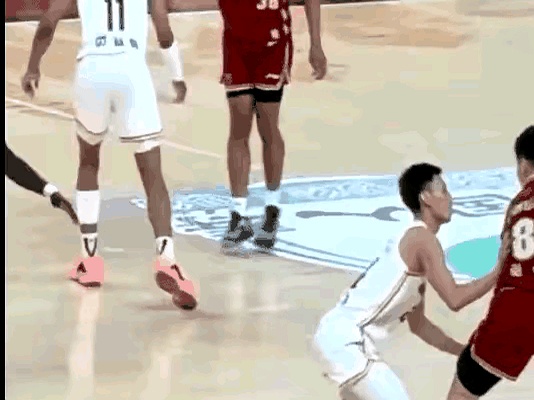 关于篮球裁判执法失误引发争议,赛后解释的信息 关于篮球裁判执法失误引发争议,赛后解释的信息