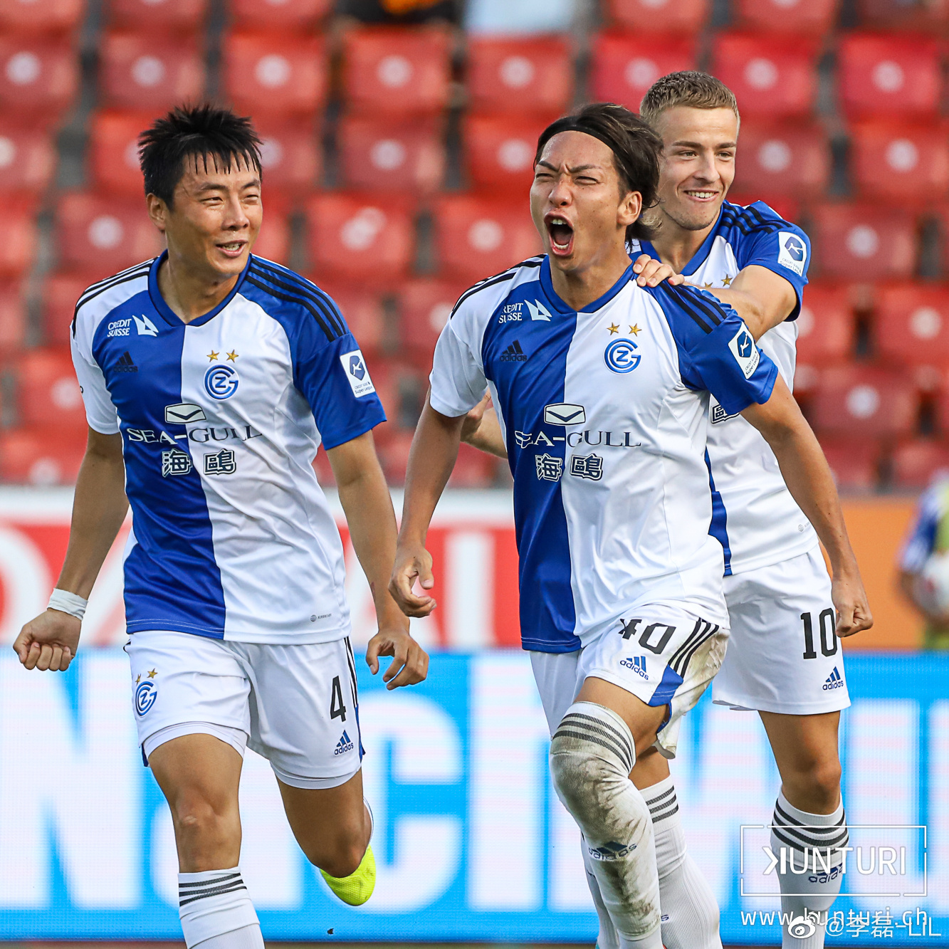 黎巴嫩代表团在自行车比赛中喜获佳绩，庆祝胜利的简单介绍