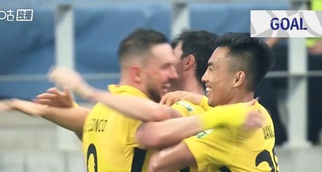 激动人心的比赛剧情，吸引众多球迷围观的简单介绍