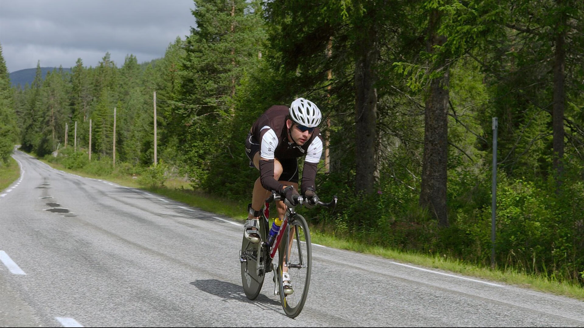 绿茵场外的传奇，当阿圭罗在NBA总决赛之夜闪耀