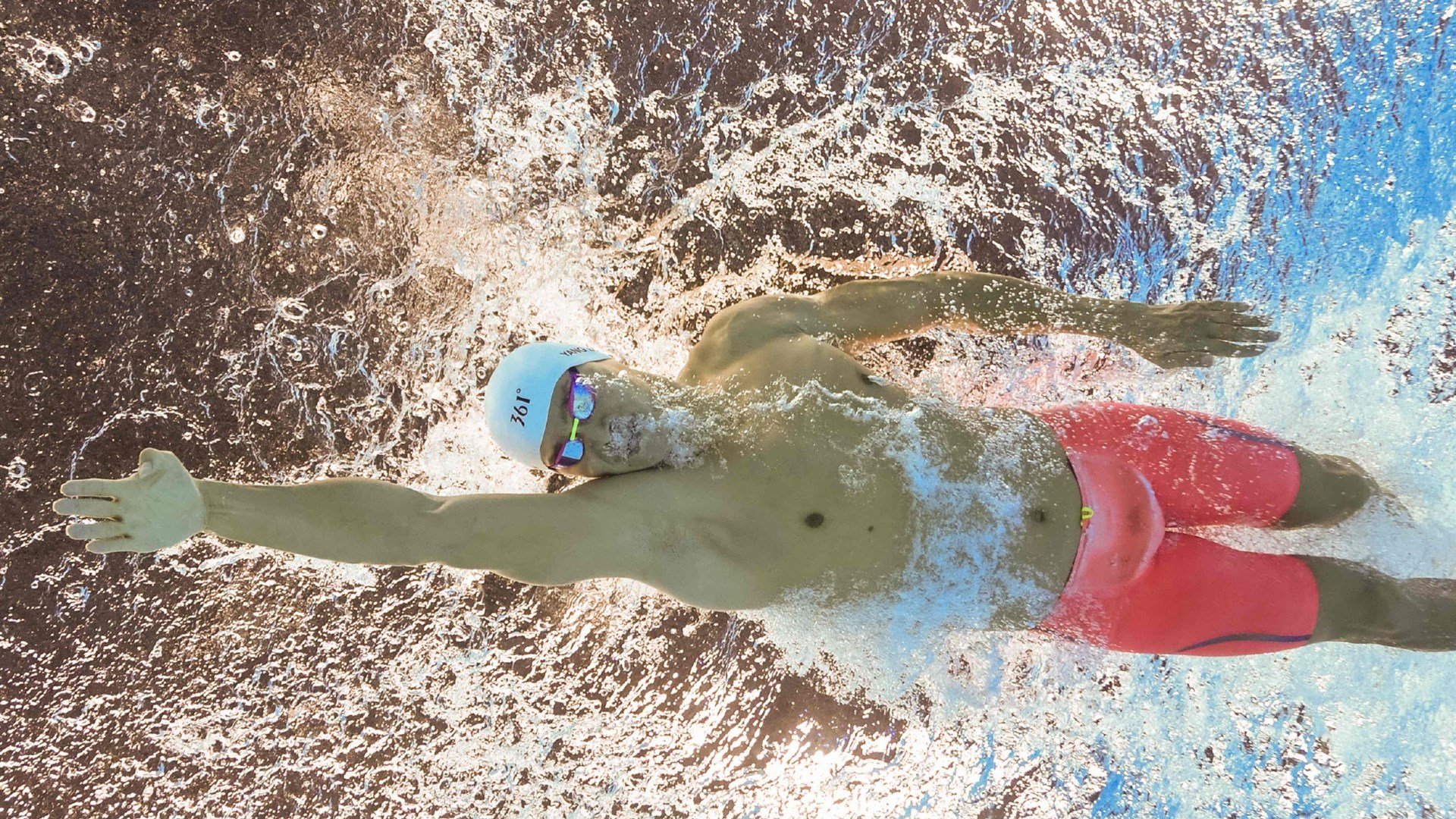 赛道与球场,当F1揭幕战之夜遇上塔图姆的火焰